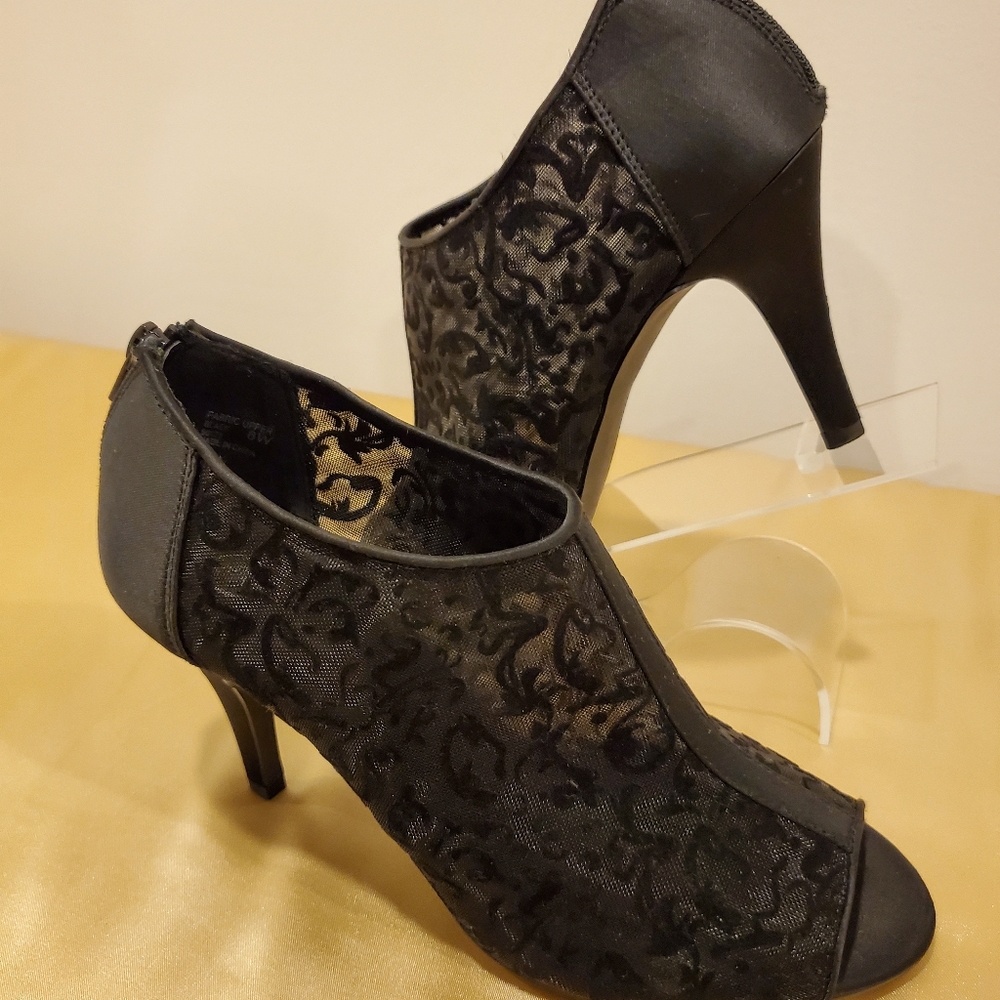 Shoes - Picture 5 of 5